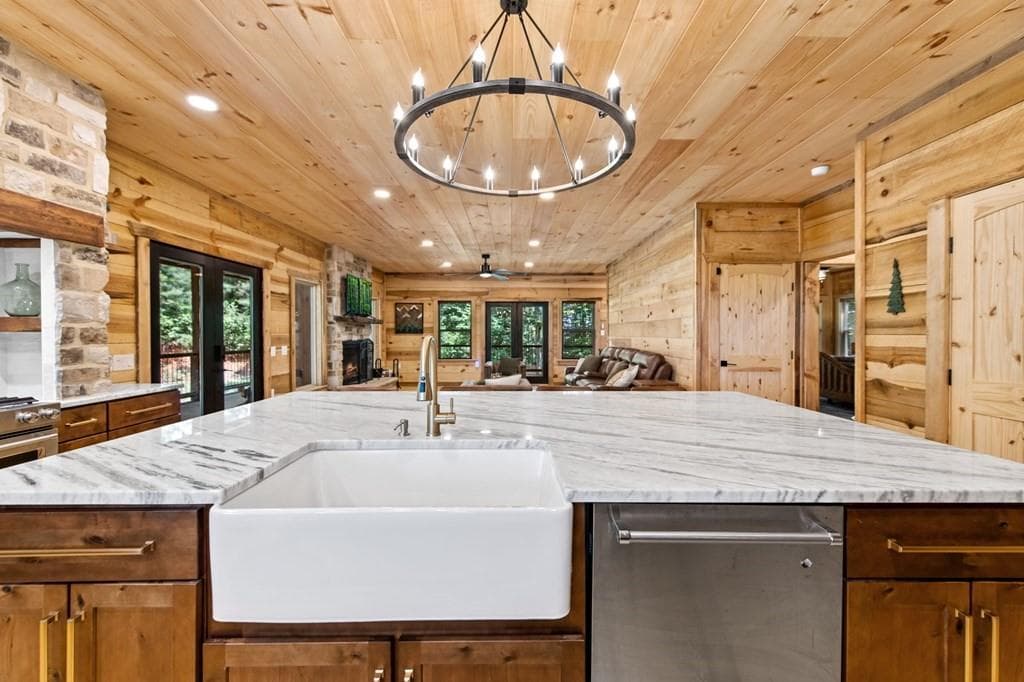 4 bedroom, 4 bathroom, 3,888 sq ft single family residence for sale at 290 Graham Court, Ellijay, GA 30540 — photo 4