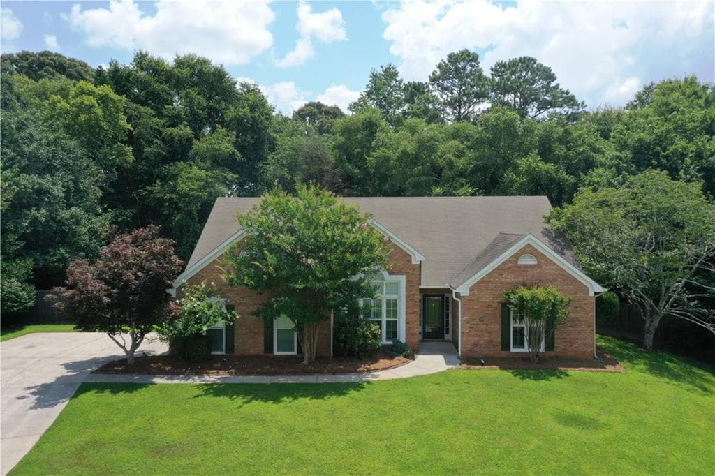 3 bedroom, 2 bathroom, 2,036 sq ft single family residence under contract at 420 Starfire Court, Suwanee, GA 30024