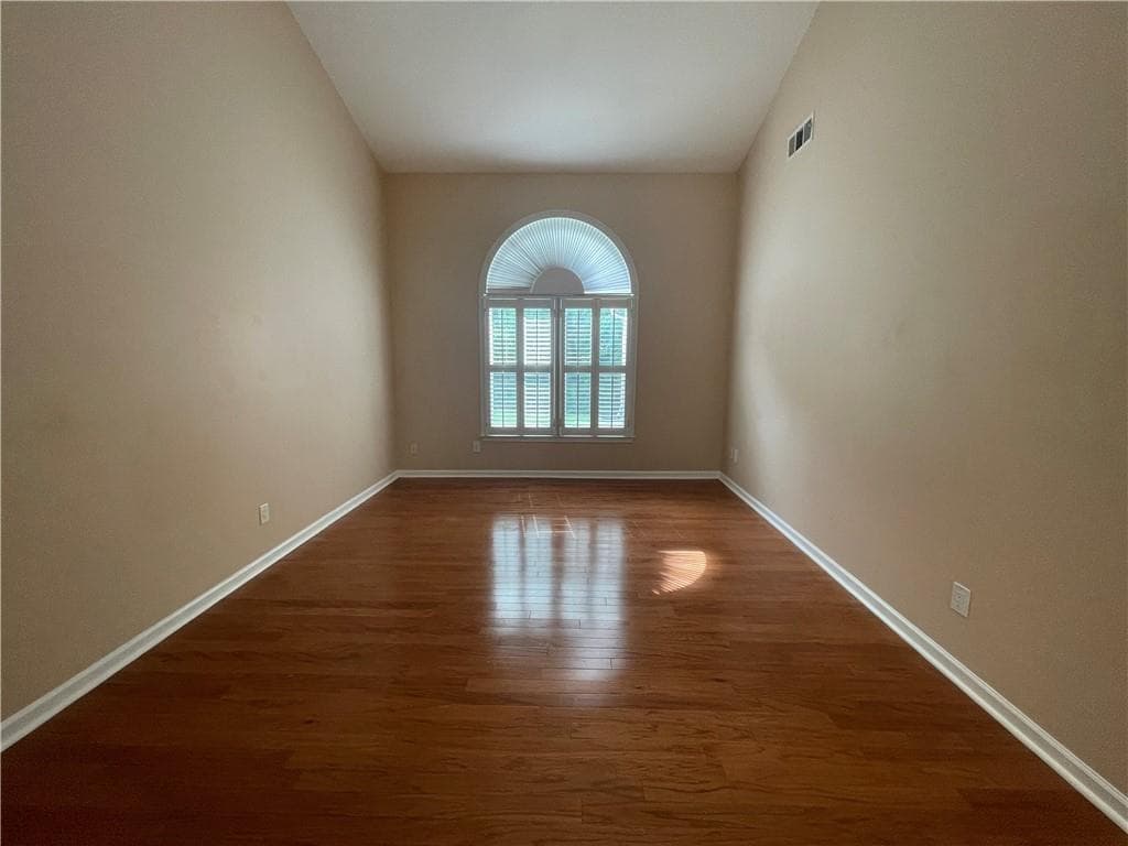 3 bedroom, 2 bathroom, 2,036 sq ft single family residence under contract at 420 Starfire Court, Suwanee, GA 30024 — photo 4