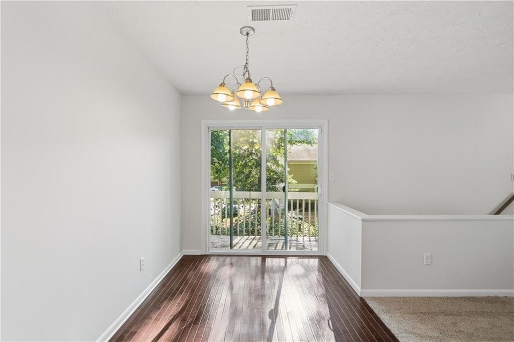 2 bedroom, 1 bathroom, 882 sq ft condominium for sale at 1329 Surrey Lane 7, Marietta, GA 30008 — photo 5
