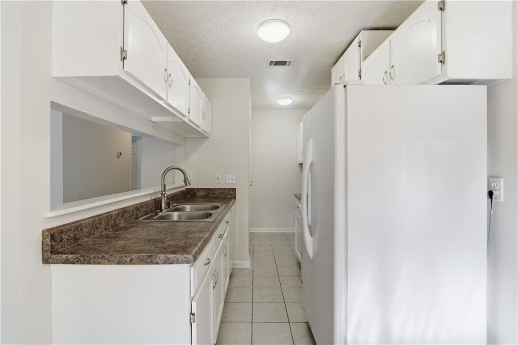 2 bedroom, 1 bathroom, 882 sq ft condominium for sale at 1329 Surrey Lane 7, Marietta, GA 30008 — photo 6