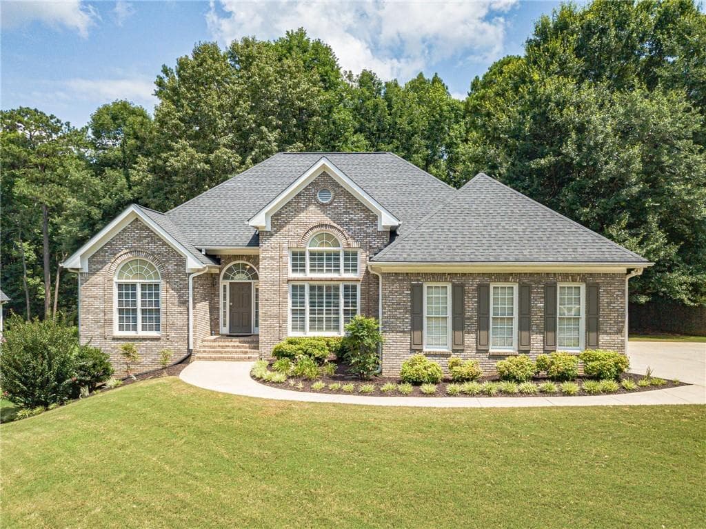 3 bedroom, 3 bathroom, 4,756 sq ft home for sale at 1114 Maple Creek Ridge, Loganville, GA
