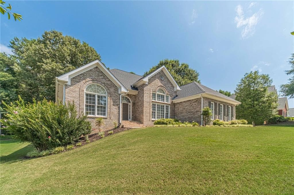 3 bedroom, 3 bathroom, 4,756 sq ft single family residence for sale at 1114 Maple Creek Ridge, Loganville, GA 30052 — photo 3
