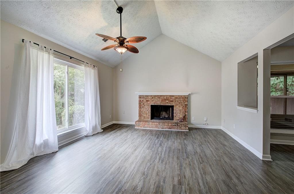 2 bedroom, 2 bathroom townhouse for rent at 1252 Minhinette Drive 1252, Roswell, GA 30075 for $2,250 a month — photo 4