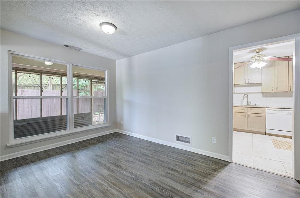 2 bedroom, 2 bathroom townhouse for rent at 1252 Minhinette Drive 1252, Roswell, GA 30075 for $2,250 a month — photo 7