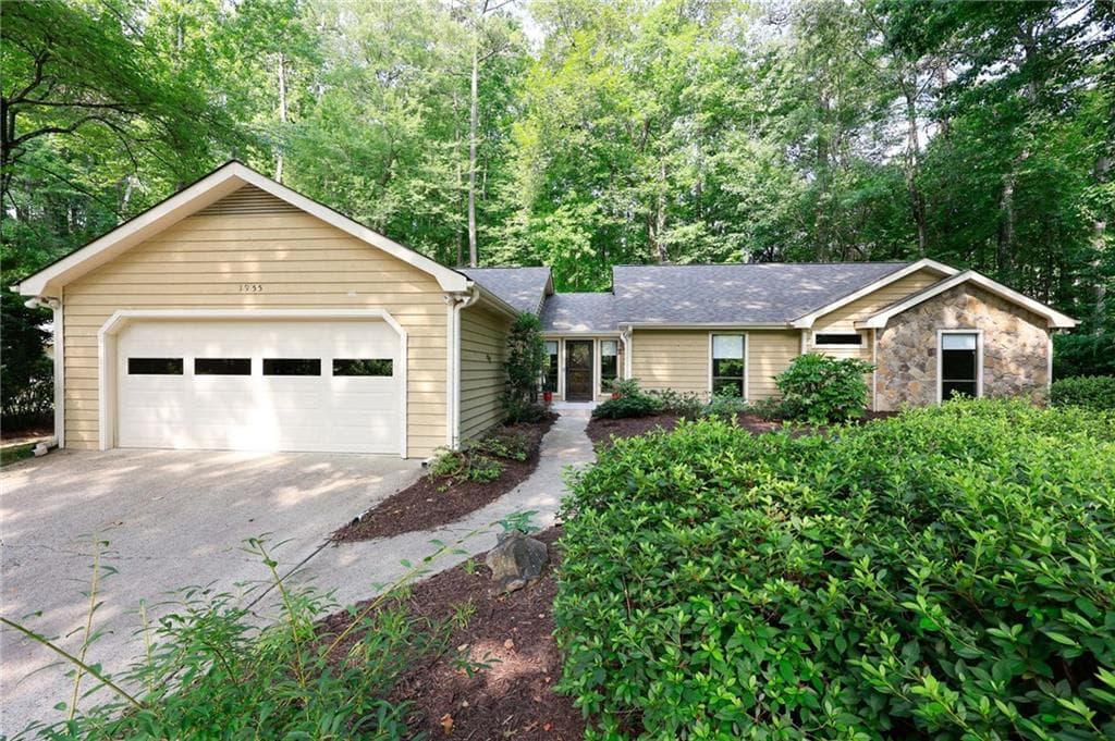 3 bedroom, 2 bathroom, 1,979 sq ft single family residence sold at 1955 Hitching Post Lane, Marietta, GA 30068