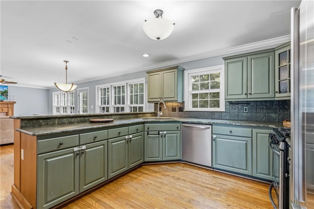 4 bedroom, 3 bathroom, 2,868 sq ft single family residence for sale at 4924 Marlos, Marietta, GA 30066 — photo 7