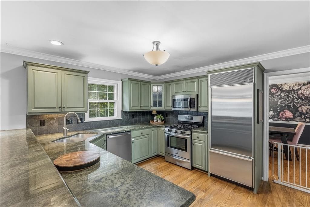 4 bedroom, 3 bathroom, 2,868 sq ft single family residence for sale at 4924 Marlos, Marietta, GA 30066 — photo 6