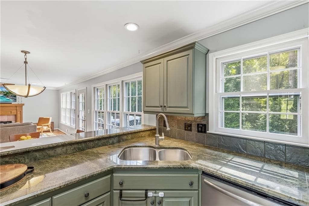 4 bedroom, 3 bathroom, 2,868 sq ft single family residence for sale at 4924 Marlos, Marietta, GA 30066 — photo 8