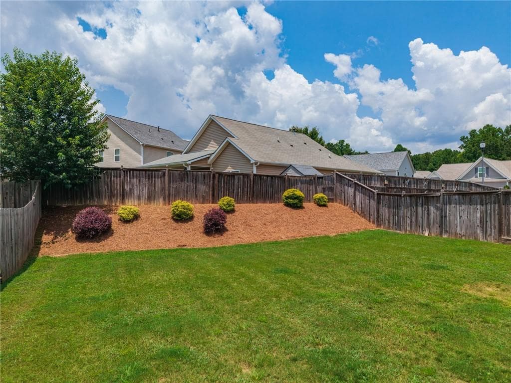 3 bedroom, 3 bathroom, 1,896 sq ft single family residence under contract at 523 Gardenview Road, Canton, GA 30114 — photo 4