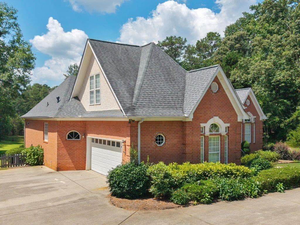 4 bedroom, 3 bathroom, 3,198 sq ft single family residence under contract at 370 Allie Drive, Mcdonough, GA 30252 — photo 2