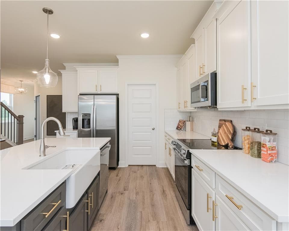 3 bedroom, 3 bathroom, 1,725 sq ft townhouse under contract at 6009 Silverbell Drive, Flowery Branch, GA 30542 — photo 8