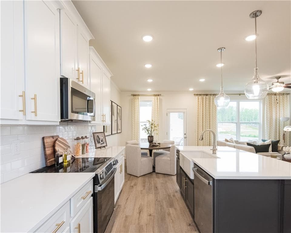 3 bedroom, 3 bathroom, 1,725 sq ft townhouse under contract at 6009 Silverbell Drive, Flowery Branch, GA 30542 — photo 9