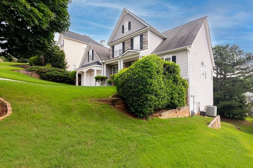 6 bedroom, 4 bathroom, 3,447 sq ft single family residence for sale at 5535 Sylvania Drive, Mableton, GA 30126 — photo 2