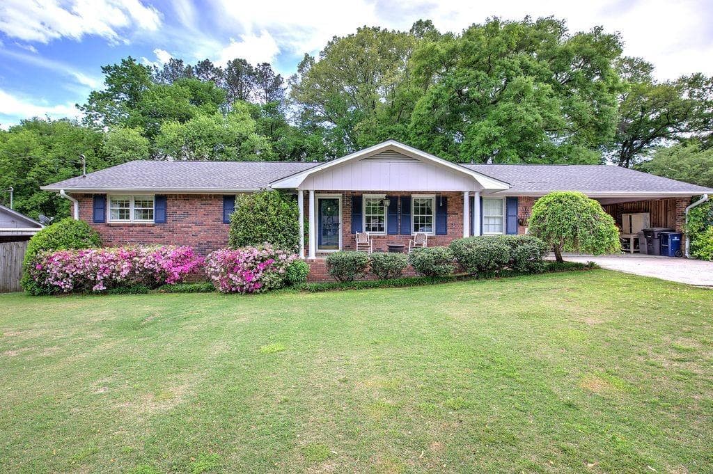 3 bedroom, 2 bathroom, 1,653 sq ft single family residence for sale at 27 Oakdale Drive, Cartersville, GA 30120 — photo 1 of 41