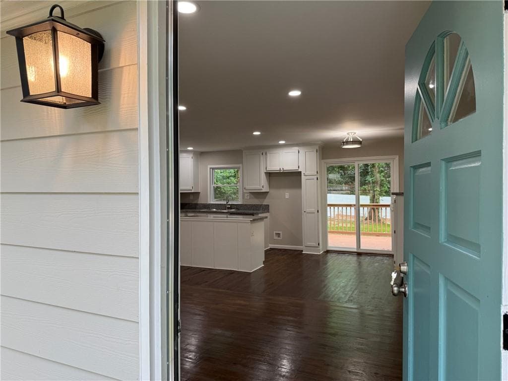 3 bedroom, 2 bathroom, 1,280 sq ft single family residence under contract at 2943 Westbury Drive, Decatur, GA 30033 — photo 4