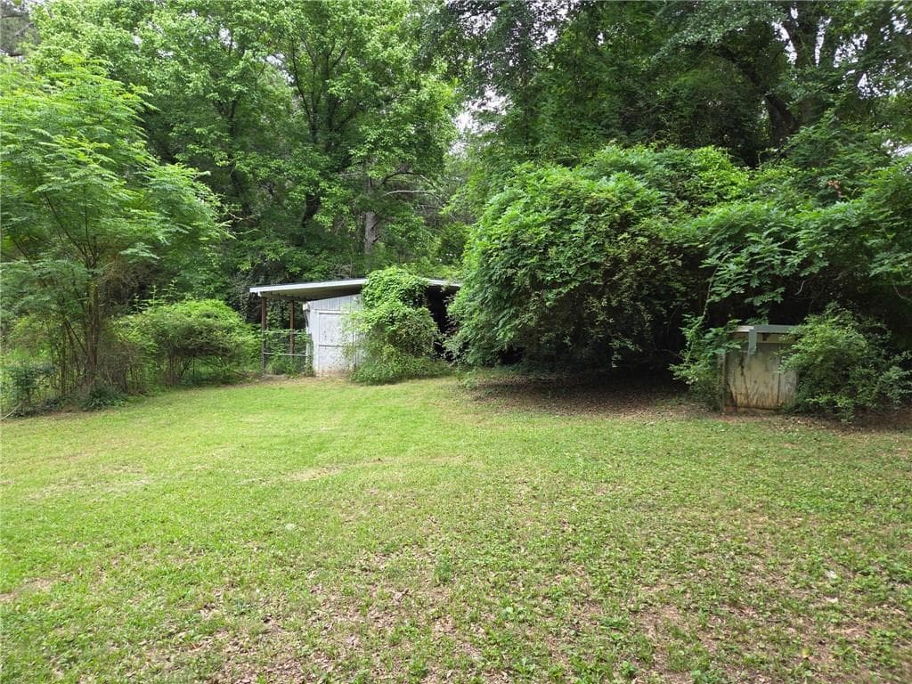 3 bedroom, 2 bathroom, 1,651 sq ft single family residence under contract at 821 Shipp Circle, Conyers, GA 30012 — photo 4
