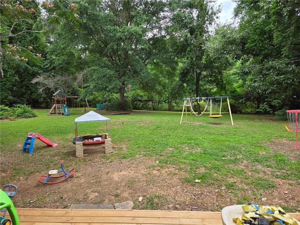 3 bedroom, 2 bathroom, 1,651 sq ft single family residence under contract at 821 Shipp Circle, Conyers, GA 30012 — photo 5