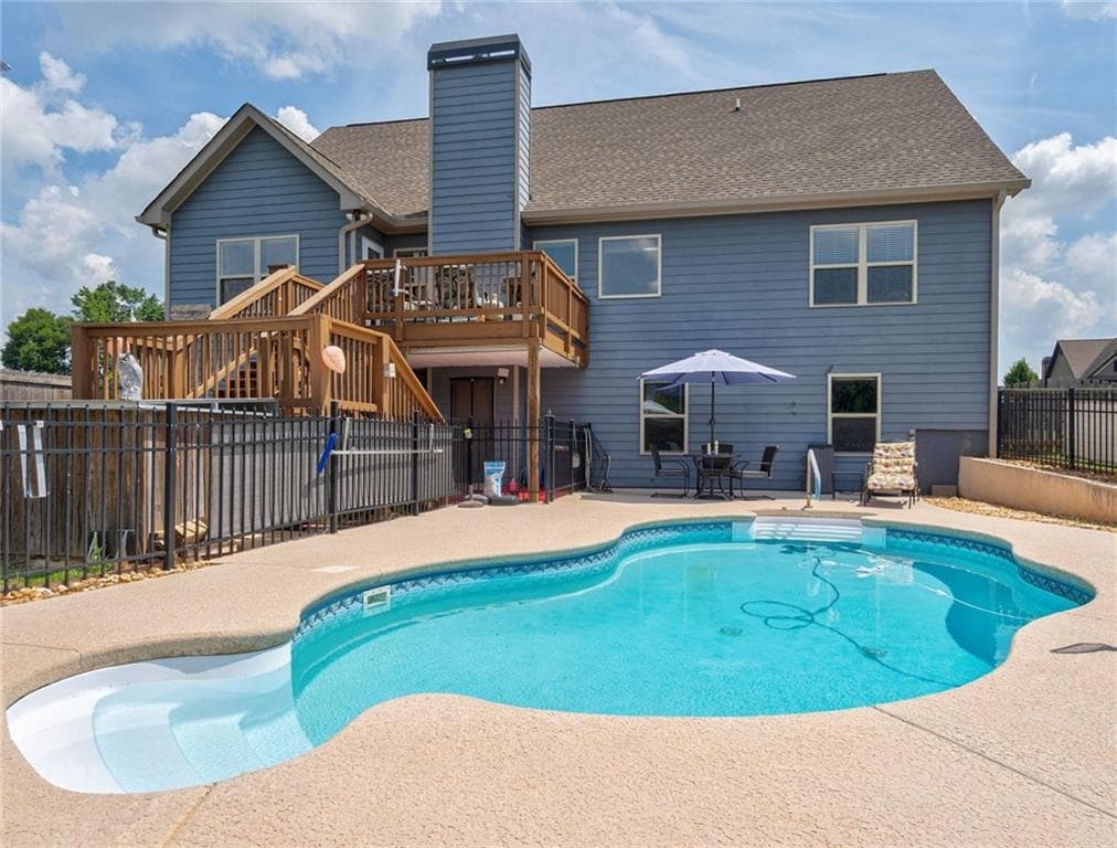 4 bedroom, 4 bathroom, 2,562 sq ft single family residence under contract at 1010 Gold Finch Drive, Jefferson, GA 30549