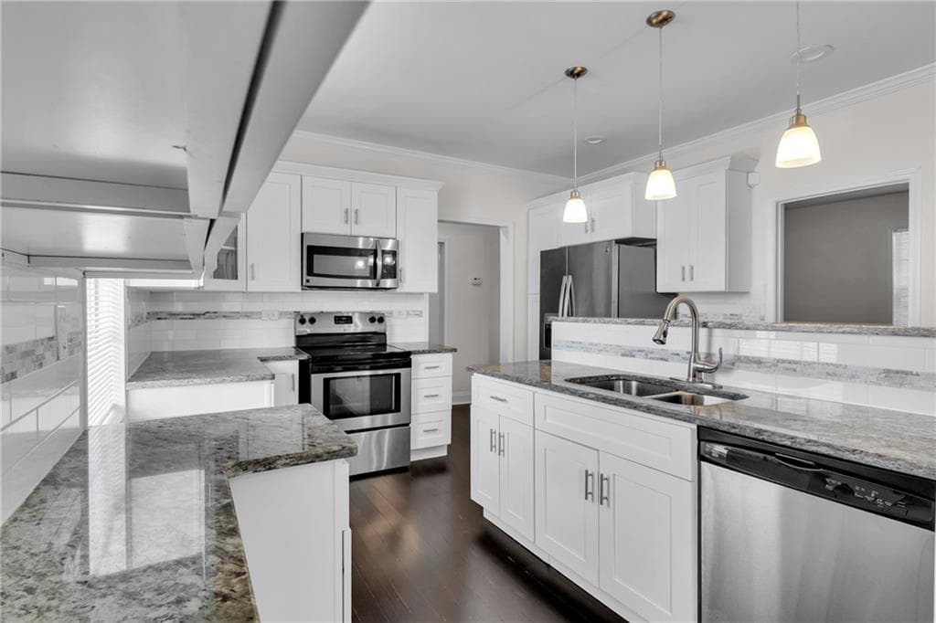 3 bedroom, 2 bathroom, 1,120 sq ft single family residence for sale at 385 Arthur Street, Atlanta, GA 30310 — photo 4