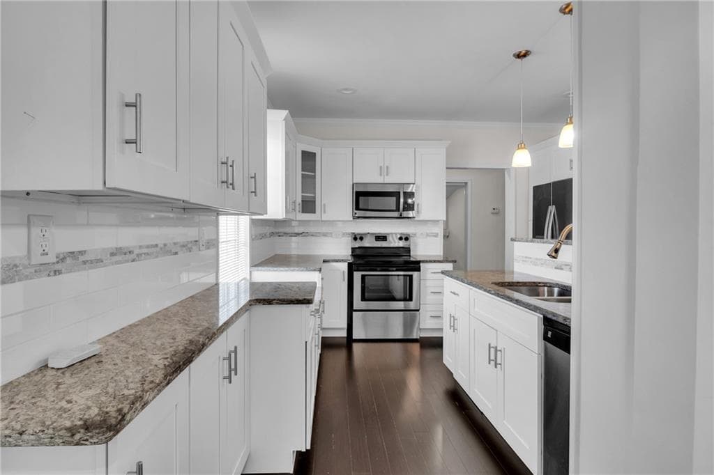 3 bedroom, 2 bathroom, 1,120 sq ft single family residence for sale at 385 Arthur Street, Atlanta, GA 30310 — photo 5