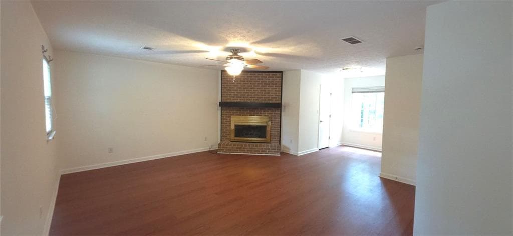 4 bedroom, 3 bathroom, 1,898 sq ft single family residence for rent at 190 Barrington Drive Drive, Roswell, GA 30076 for $2,695 a month — photo 2