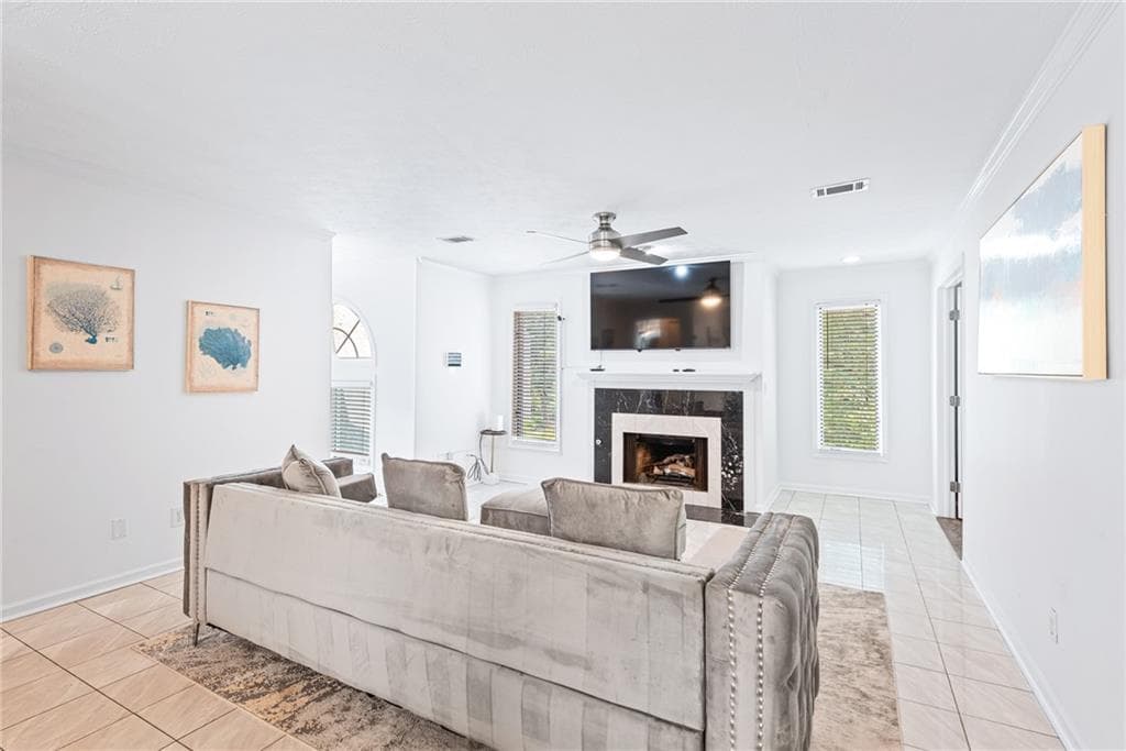 3 bedroom, 2 bathroom condominium for rent at 24 Saint Claire Lane, Atlanta, GA 30324 for $2,300 a month — photo 4