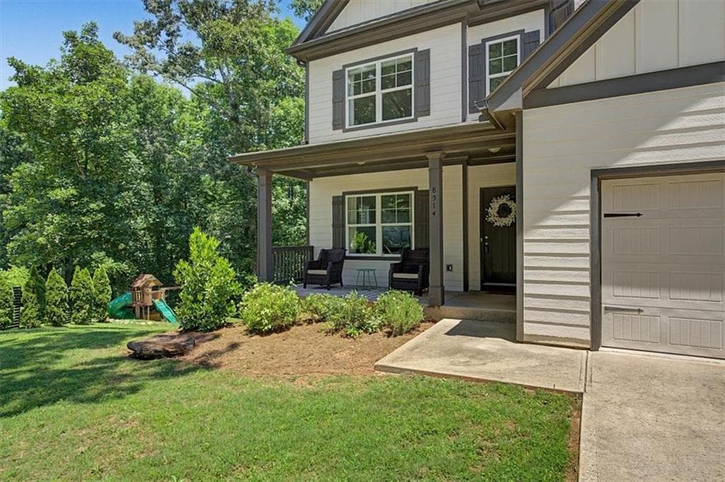 4 bedroom, 3 bathroom, 2,665 sq ft single family residence under contract at 8514 Mcbride Lane, Gainesville, GA 30506 — photo 2