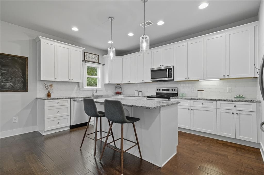 4 bedroom, 3 bathroom, 2,665 sq ft single family residence under contract at 8514 Mcbride Lane, Gainesville, GA 30506 — photo 9