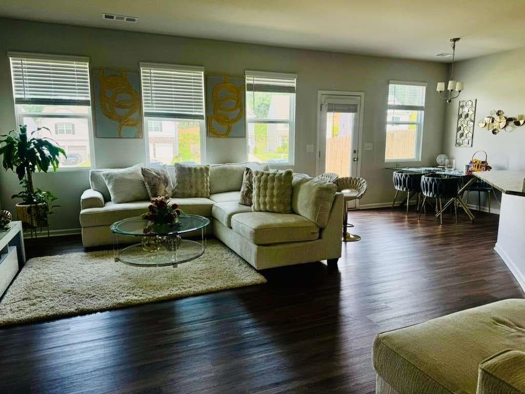 3 bedroom, 3 bathroom, 1,823 sq ft single family residence for sale at 4895 Hillstone Drive, Gainesville, GA 30504 — photo 4