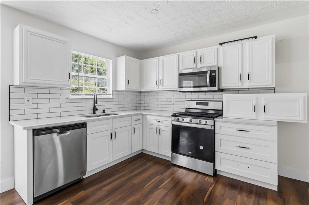 4 bedroom, 3 bathroom, 2,033 sq ft single family residence for sale at 2740 S Hills, Riverdale, GA 30296 — photo 2