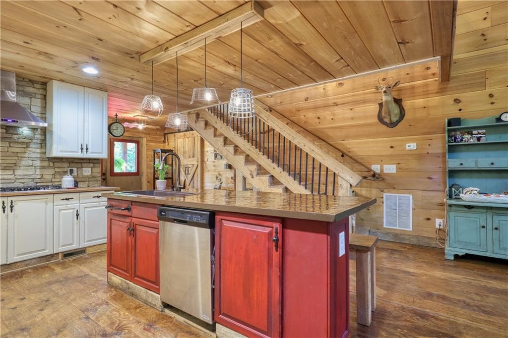 3 bedroom, 2 bathroom, 2,142 sq ft single family residence for sale at 651 Griffin Road, Cartersville, GA 30120 — photo 10