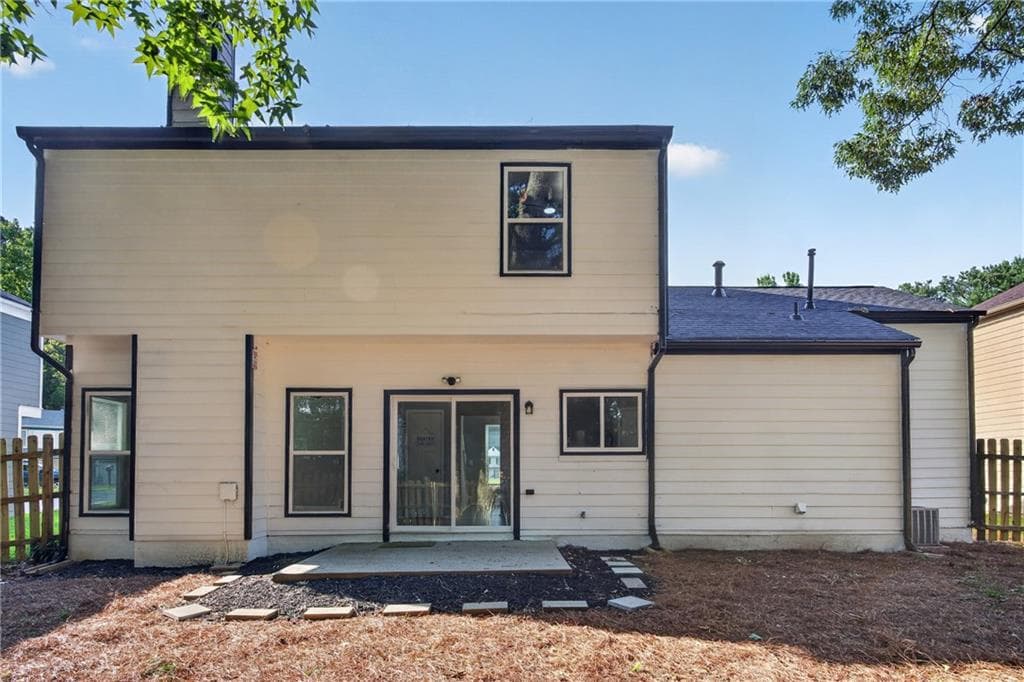 3 bedroom, 3 bathroom, 1,494 sq ft single family residence under contract at 6229 Marbut Farms Lane, Lithonia, GA 30058 — photo 2