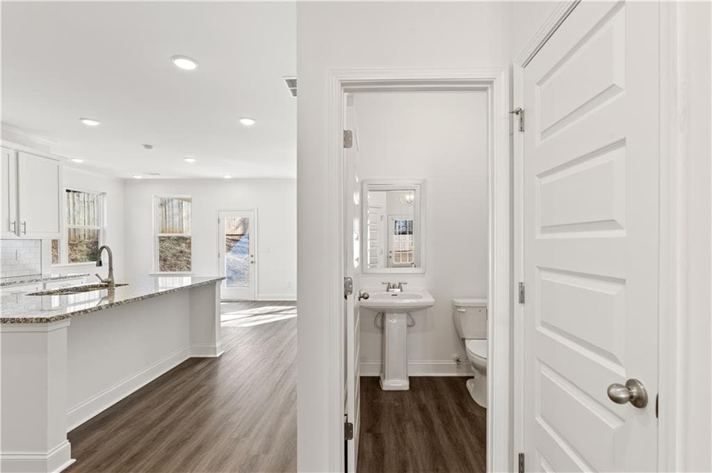 3 bedroom, 3 bathroom, 1,685 sq ft townhouse under contract at 6013 Silverbell Drive, Flowery Branch, GA 30542 — photo 3