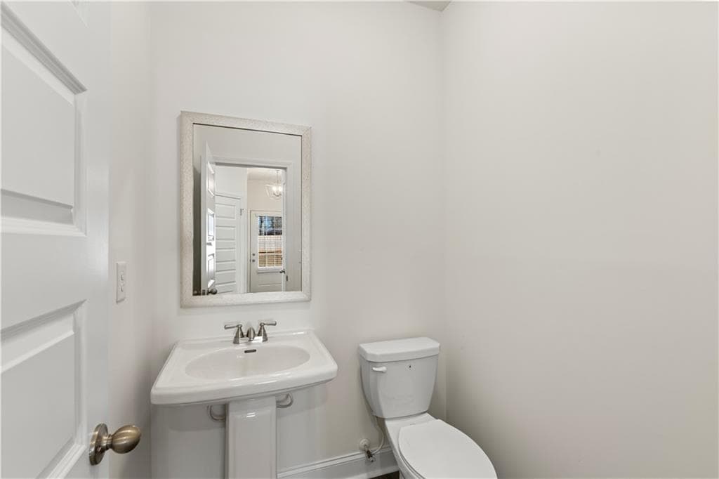 3 bedroom, 3 bathroom, 1,685 sq ft townhouse under contract at 6013 Silverbell Drive, Flowery Branch, GA 30542 — photo 4