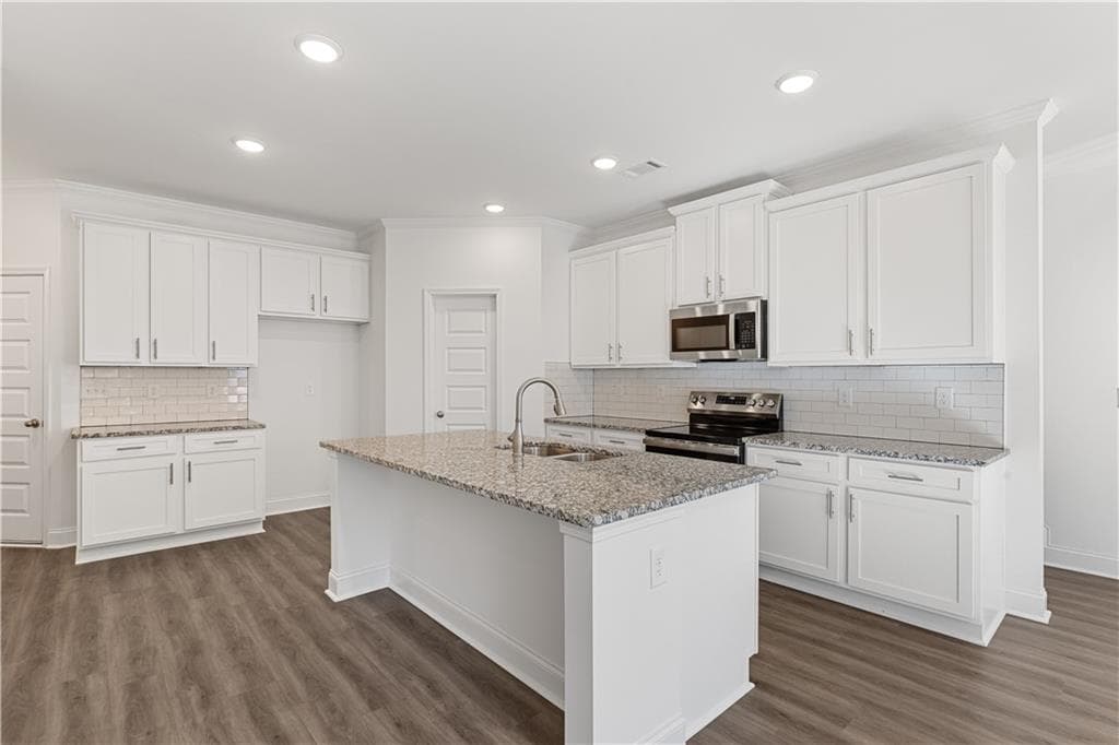 3 bedroom, 3 bathroom, 1,685 sq ft townhouse under contract at 6013 Silverbell Drive, Flowery Branch, GA 30542 — photo 9