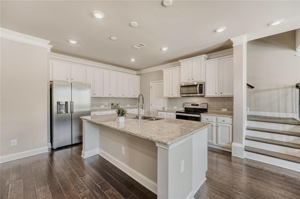 3 bedroom, 3 bathroom, 2,105 sq ft townhouse for sale at 2527 Pearl Ridge Trace, Buford, GA 30519 — photo 2