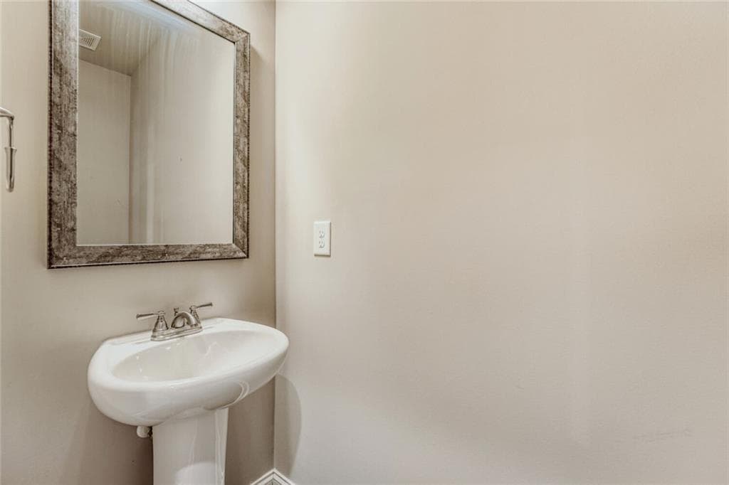 3 bedroom, 3 bathroom, 2,105 sq ft townhouse for sale at 2527 Pearl Ridge Trace, Buford, GA 30519 — photo 8