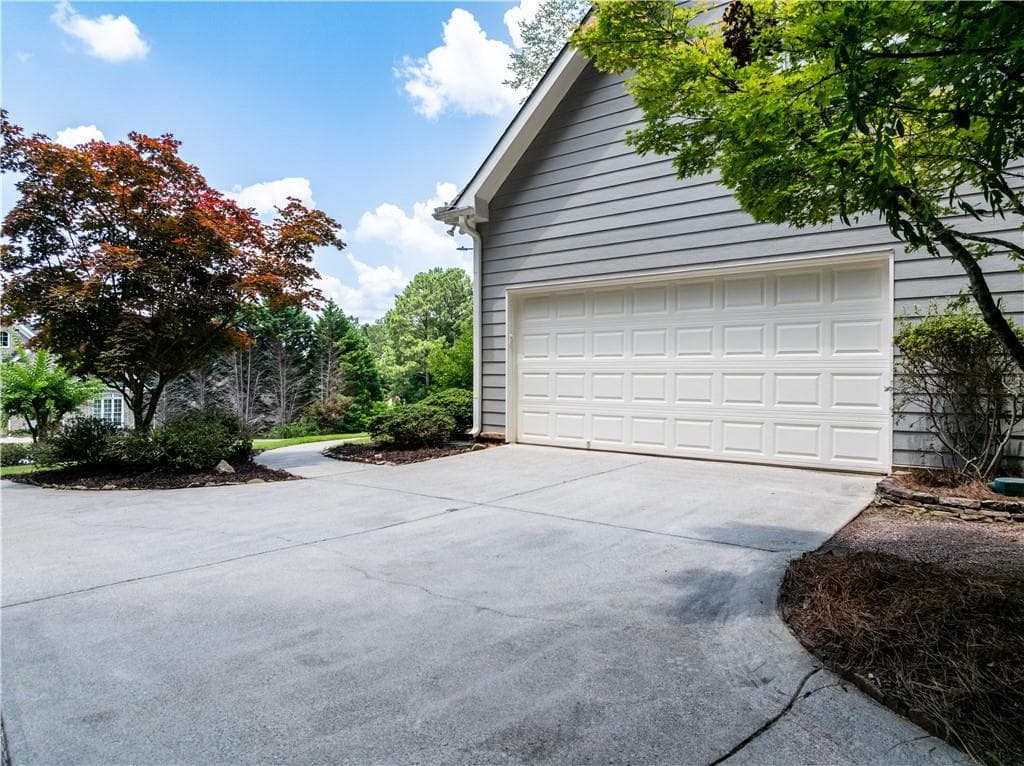 5 bedroom, 5 bathroom, 4,024 sq ft single family residence for sale at 2054 Harmony Drive, Canton, GA 30115 — photo 4