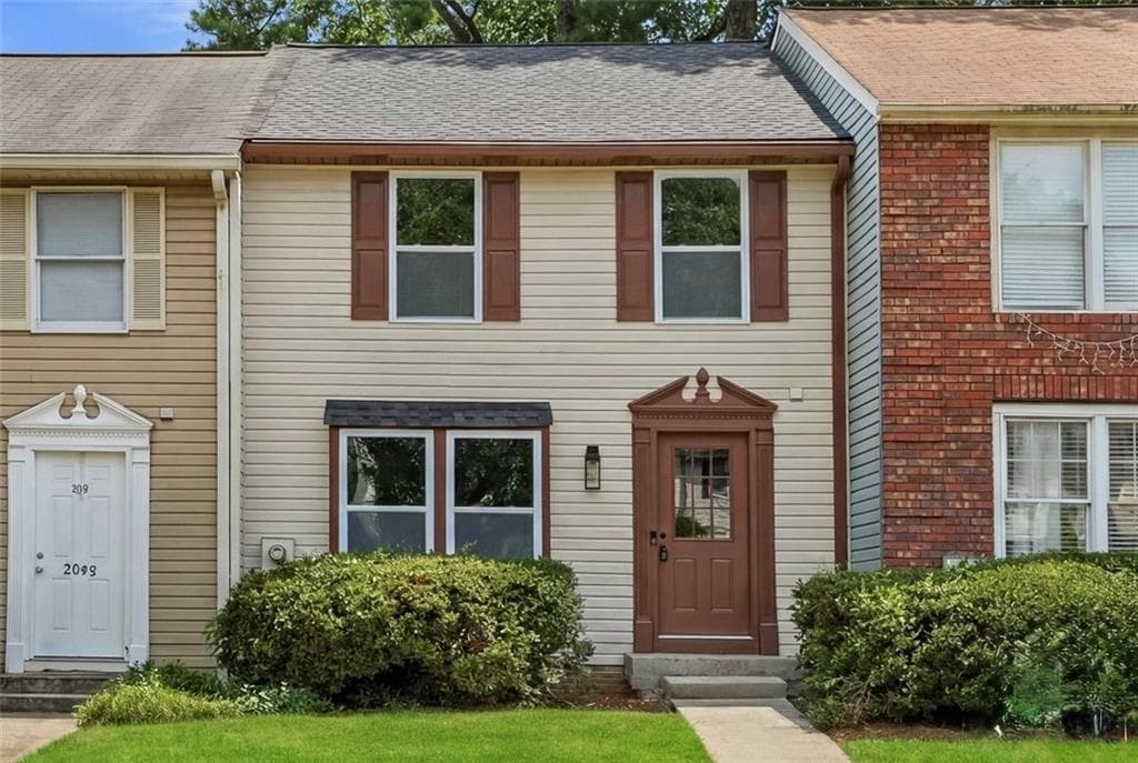 3 bedroom, 4 bathroom, 1,627 sq ft townhouse sold at 2085 Fairways Court, Kennesaw, GA 30144