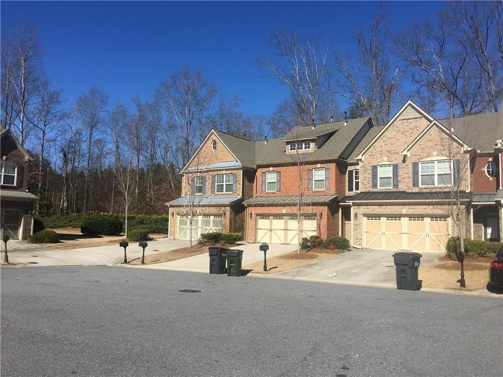 3 bedroom, 3 bathroom, 1,913 sq ft townhouse for rent at 5425 Donehoo Court, Alpharetta, GA 30005 for $2,499 a month — photo 1 of 13