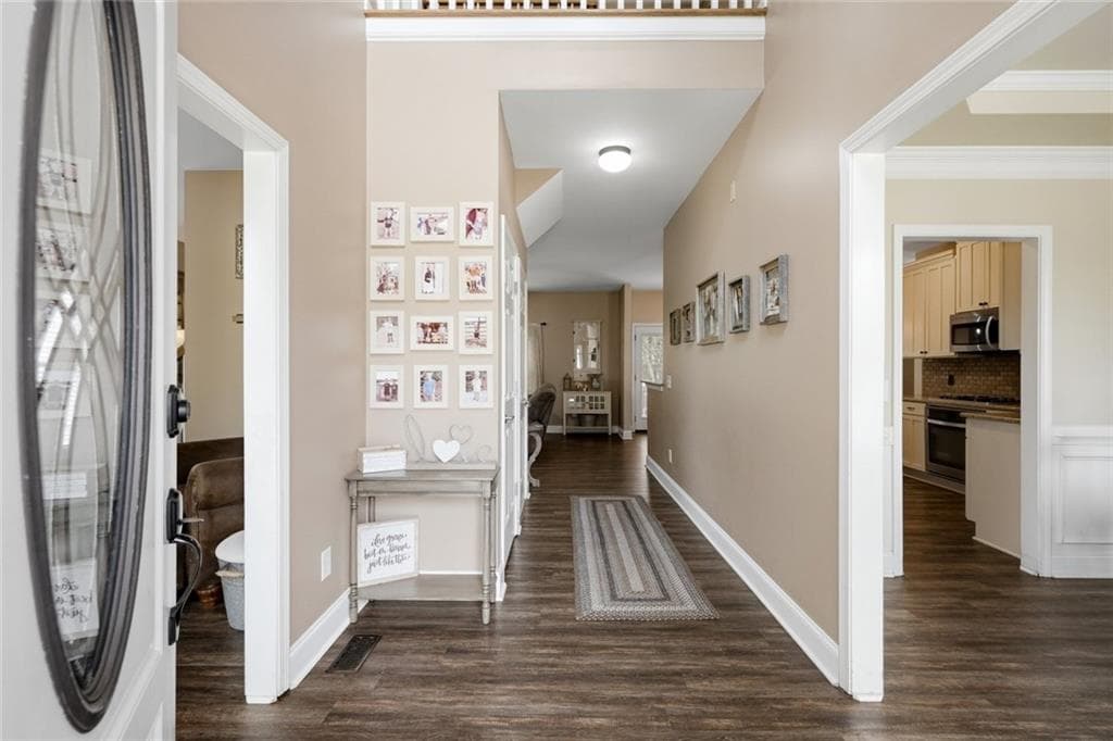 6 bedroom, 5 bathroom, 3,696 sq ft single family residence for sale at 5305 Old Haven Court, Cumming, GA 30041 — photo 4