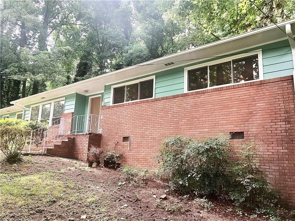 4 bedroom, 3 bathroom, 2,198 sq ft single family residence for sale at 2345 Country Club Lane, Atlanta, GA 30311 — photo 6