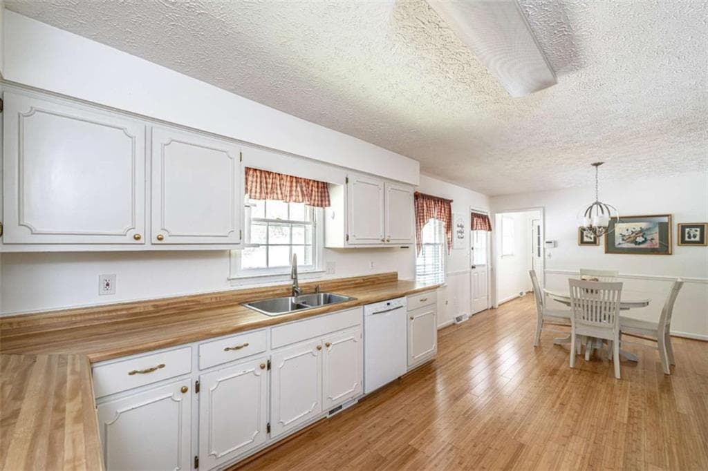 3 bedroom, 2 bathroom, 1,448 sq ft single family residence for sale at 36 Ramblewood Drive, Silver Creek, GA 30173 — photo 9