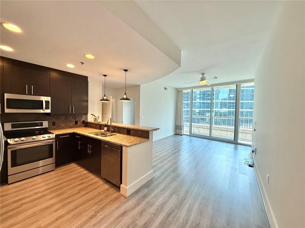 1 bedroom, 1 bathroom, 867 sq ft condominium for sale at 1080 Peachtree Street 605, Atlanta, GA 30309 — photo 1 of 29