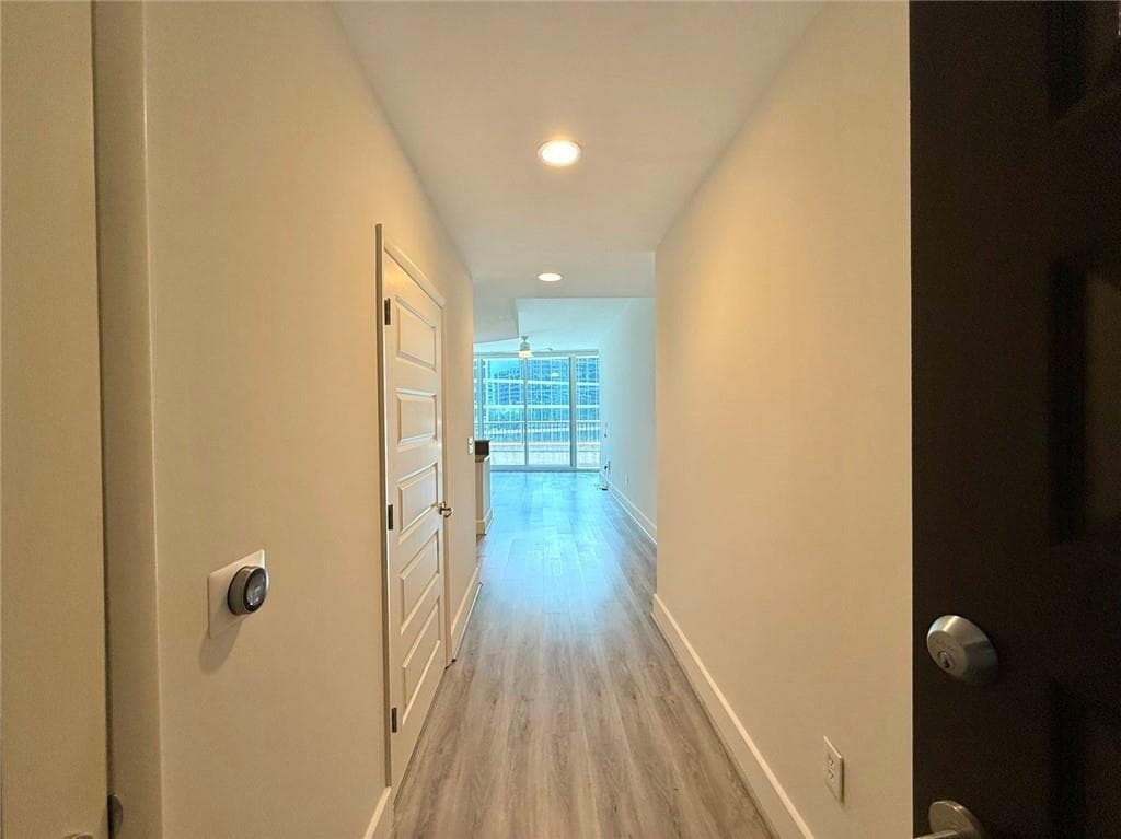 1 bedroom, 1 bathroom, 867 sq ft condominium for sale at 1080 Peachtree Street 605, Atlanta, GA 30309 — photo 2
