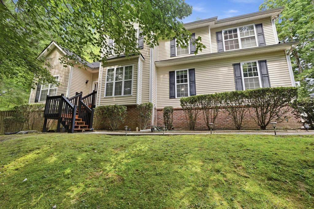 4 bedroom, 3 bathroom, 3,300 sq ft single family residence for sale at 179 Summer Leigh Drive, Stockbridge, GA 30281