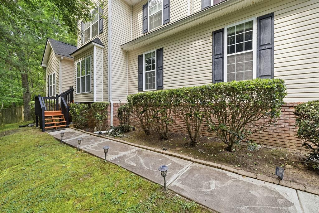 4 bedroom, 3 bathroom, 3,300 sq ft single family residence for sale at 179 Summer Leigh Drive, Stockbridge, GA 30281 — photo 2