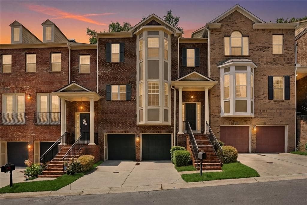 3 bedroom, 4 bathroom, 3,746 sq ft townhouse for sale at 3120 Sugarberry Lane, Atlanta, GA 30339 — photo 2