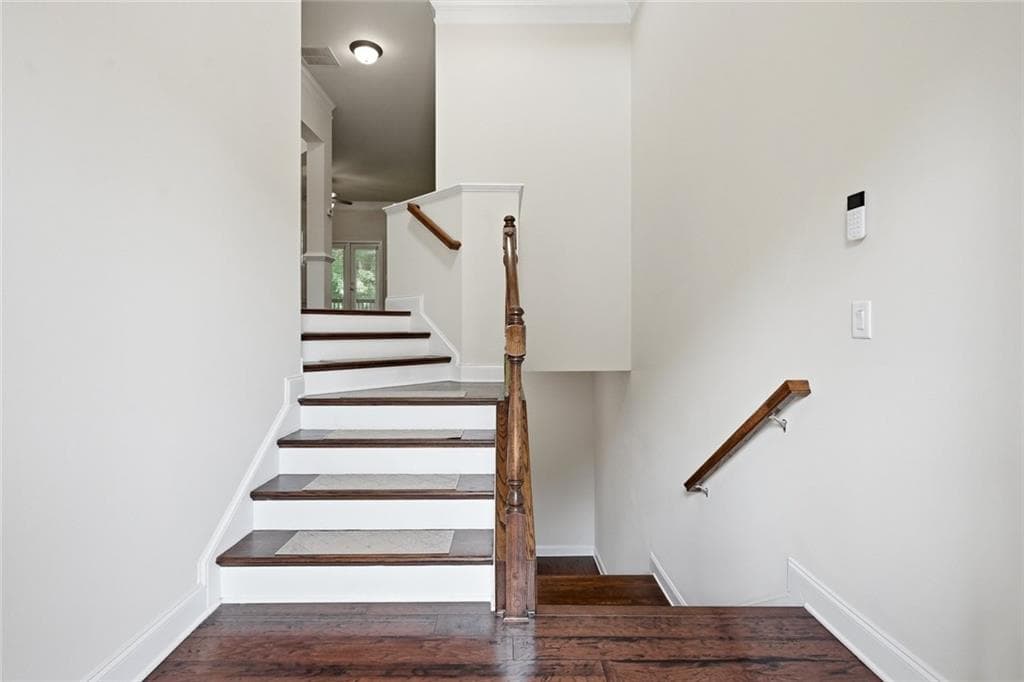 3 bedroom, 4 bathroom, 3,746 sq ft townhouse for sale at 3120 Sugarberry Lane, Atlanta, GA 30339 — photo 3